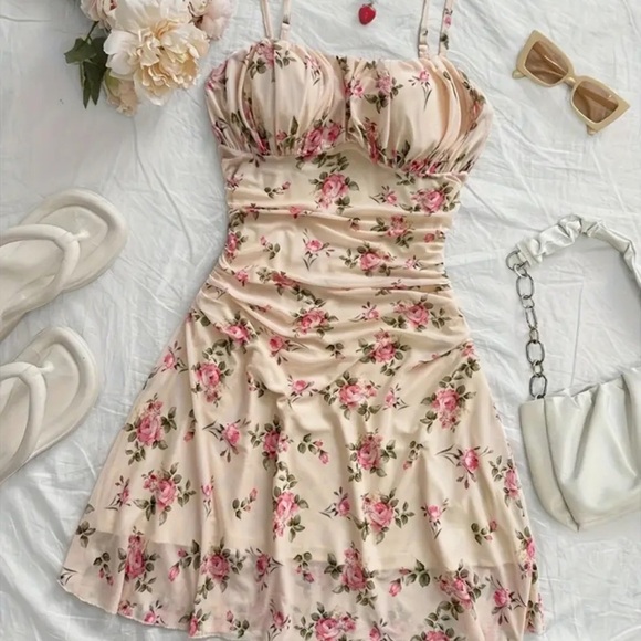 Dresses & Skirts - Floral Mini Dress Pink Chic
